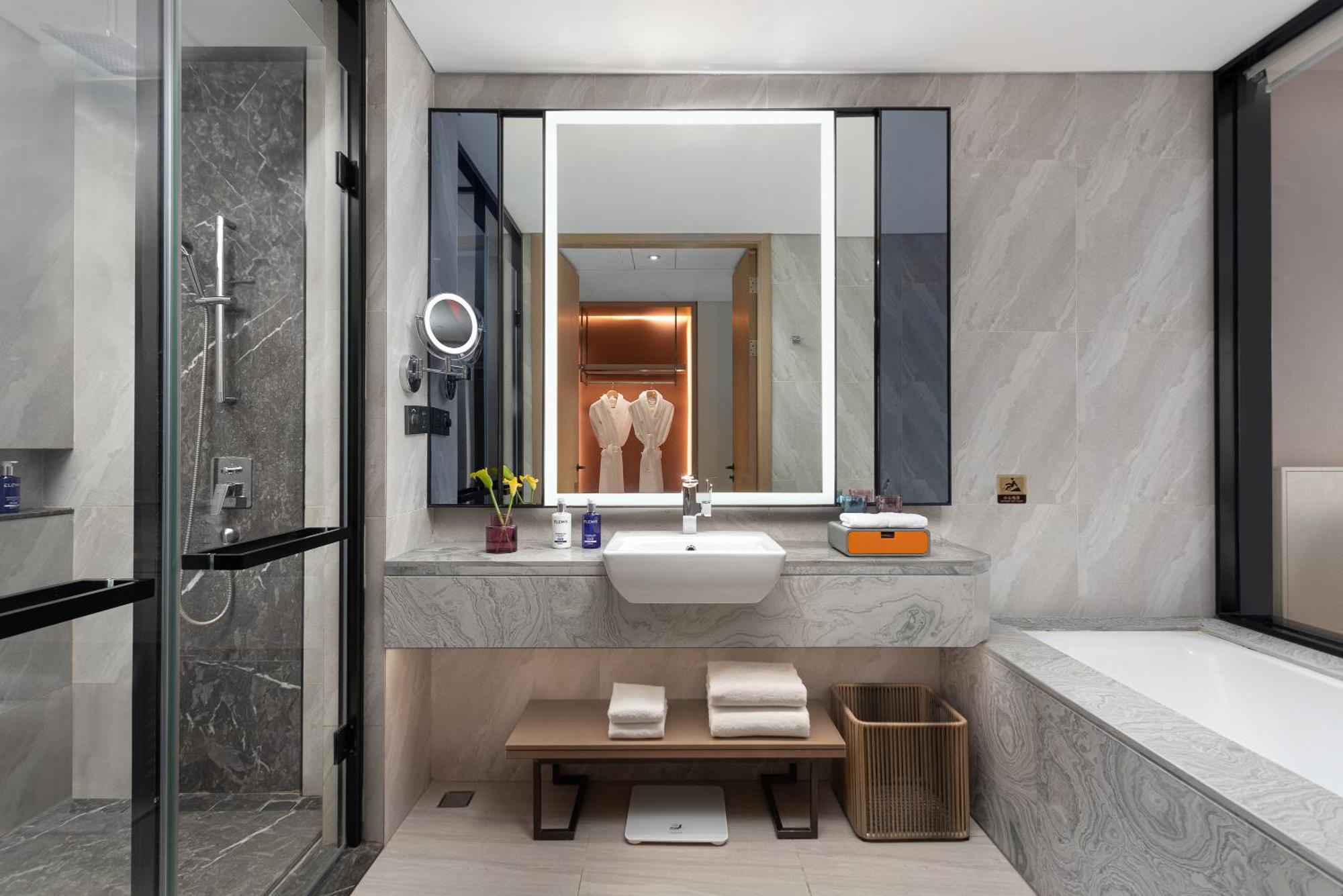 Voco Shanghai Hongqiao Hub By Ihg - 20 Mins Drive To Shanghai Hongqiao Int'L Airport And Necc Jiading Екстер'єр фото